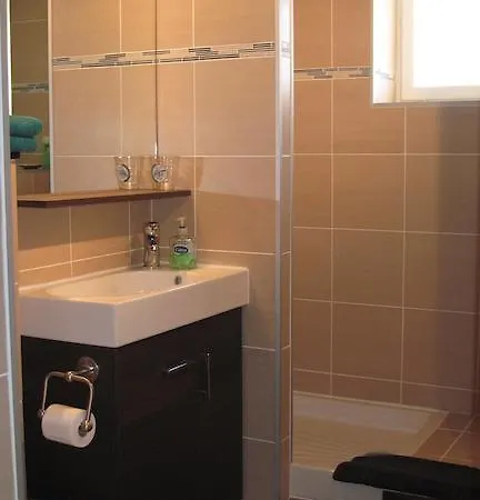 Cynlyns Le Ruisseau Dans Le Marais Bed & Breakfast Saint-Savinien