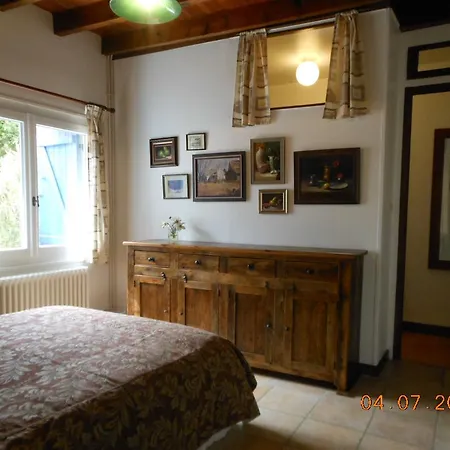 Cynlyns Le Ruisseau Dans Le Marais Bed & Breakfast Saint-Savinien